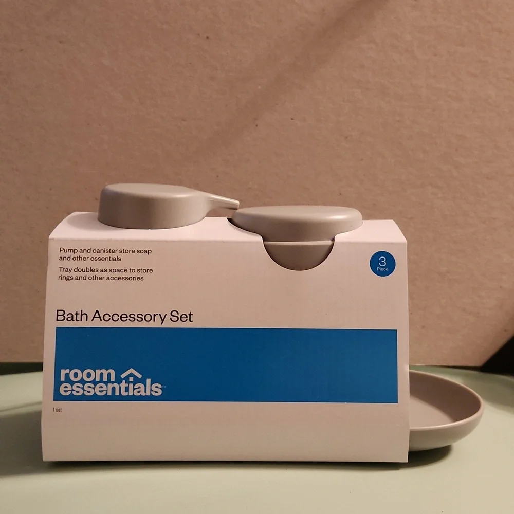 NWT Room Essentials Bath Accessory Set (3 piece)